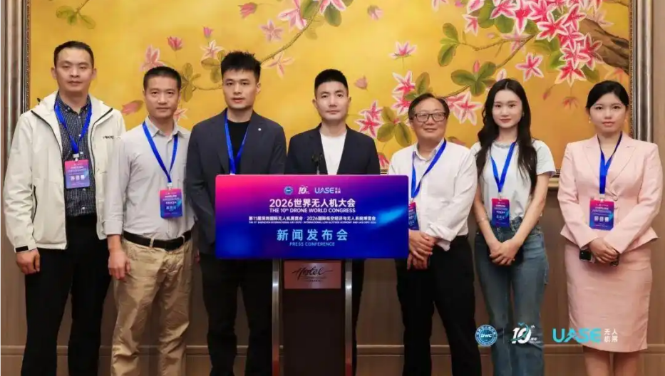 無人機(jī)參展商合影 無人機(jī)參展商合影